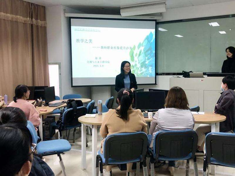 参加Facebook讲师培训课程，提升专业知识和技能